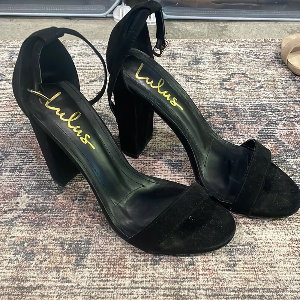Brand new never worn Lulus black suede heels.